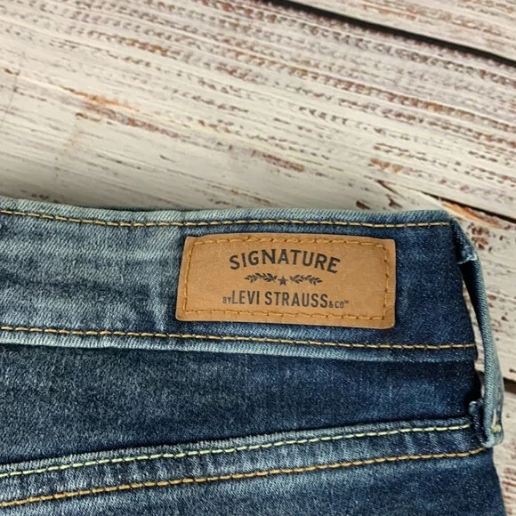 Levi Strauss Slim cuffed crop blue jeans Size 8 - Picture 12 of 16